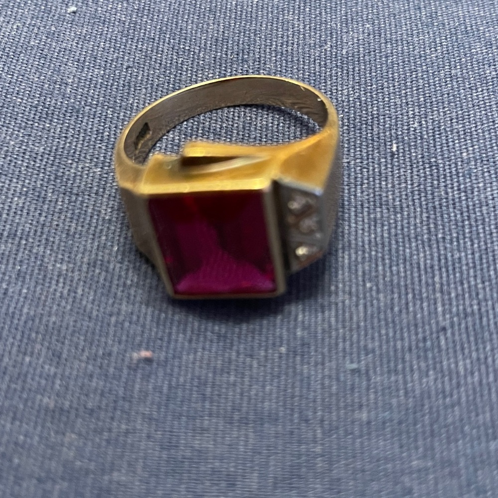 10K Men’s Gold Ring with Garnet Stone - Picture 2 of 6